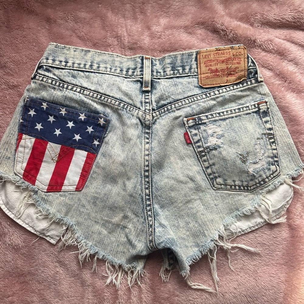 Levi’s Flag shorts